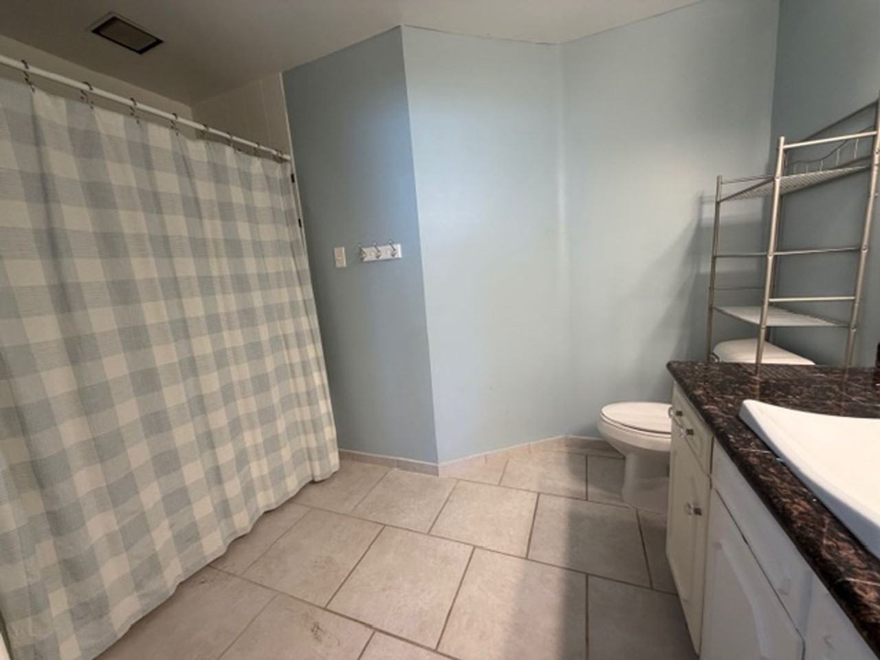 901 Fair Oaks Ln - Photo 6 of 10