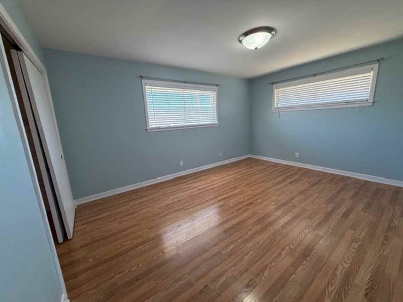 901 Fair Oaks Ln - Photo 7 of 10