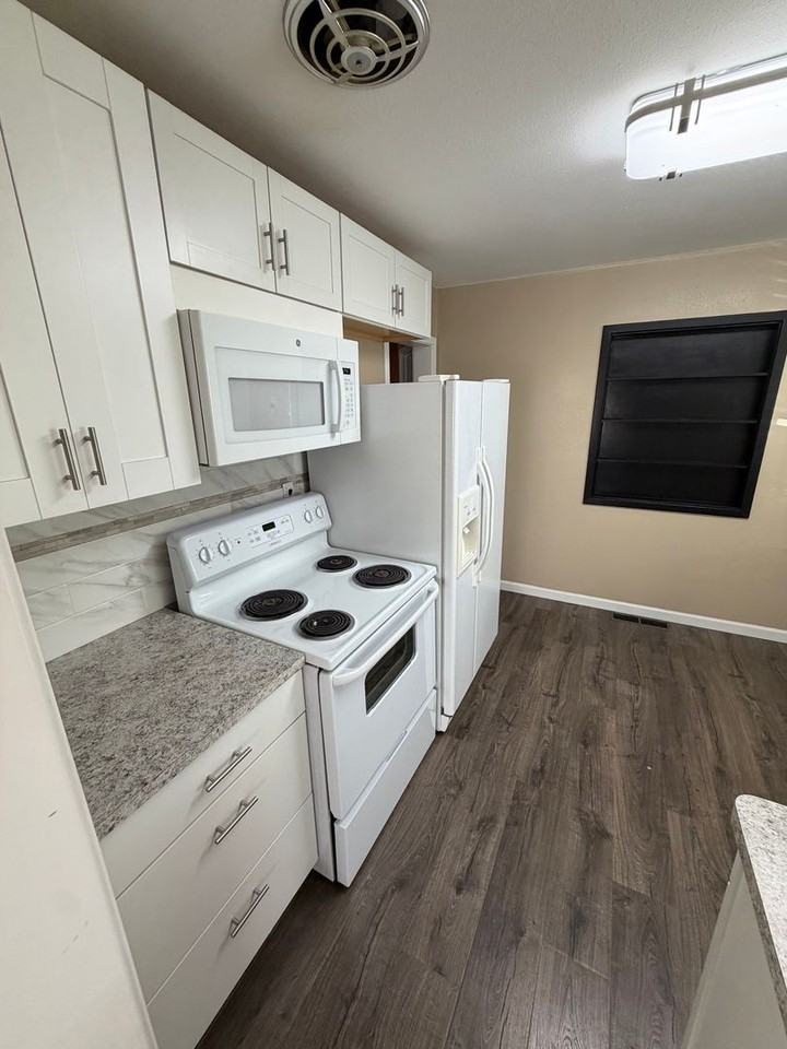 1117 W 1st St - Photo 4 of 12