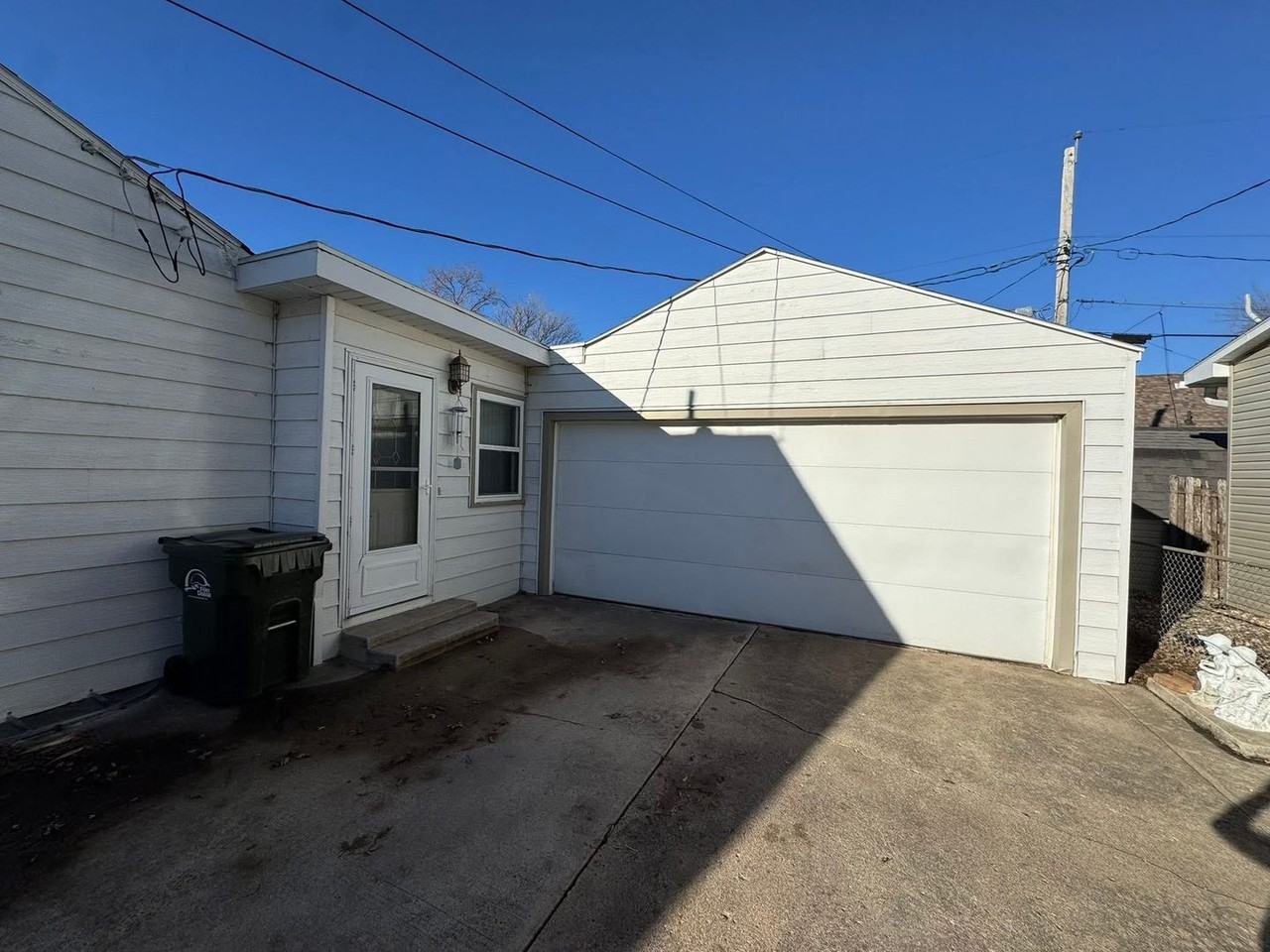 256 Avenue O W - Photo 2 of 11