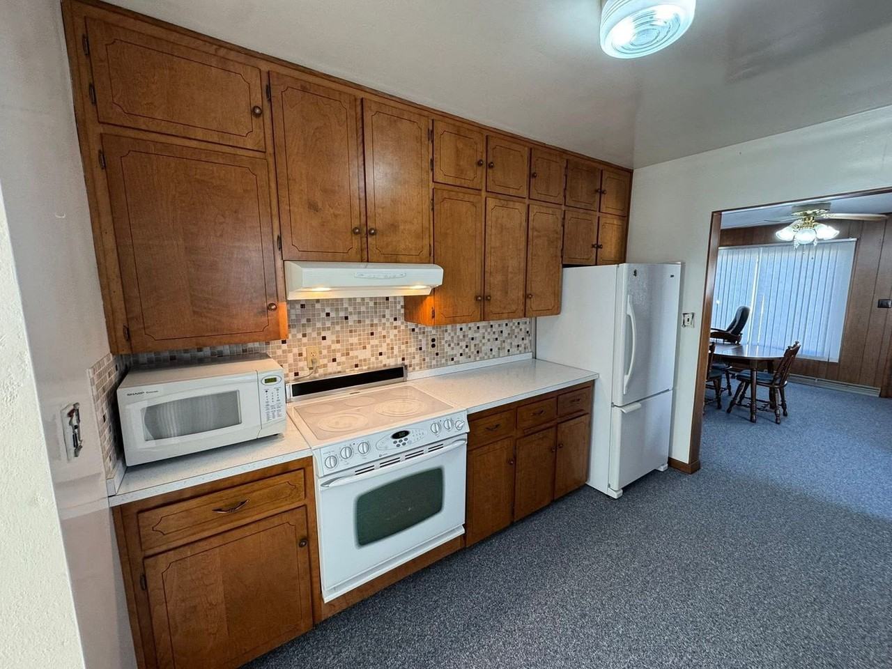 256 Avenue O W - Photo 4 of 11