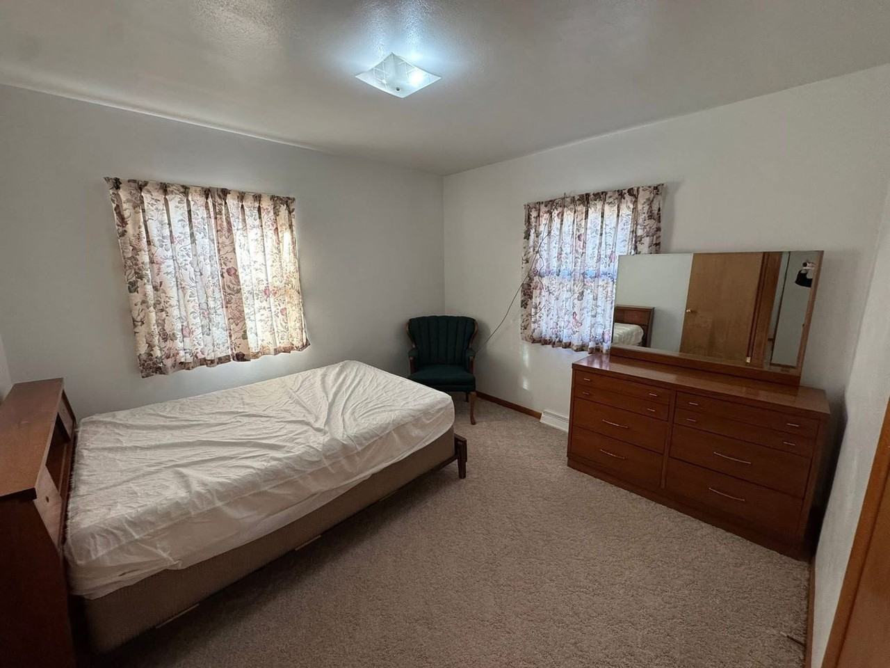 256 Avenue O W - Photo 6 of 11