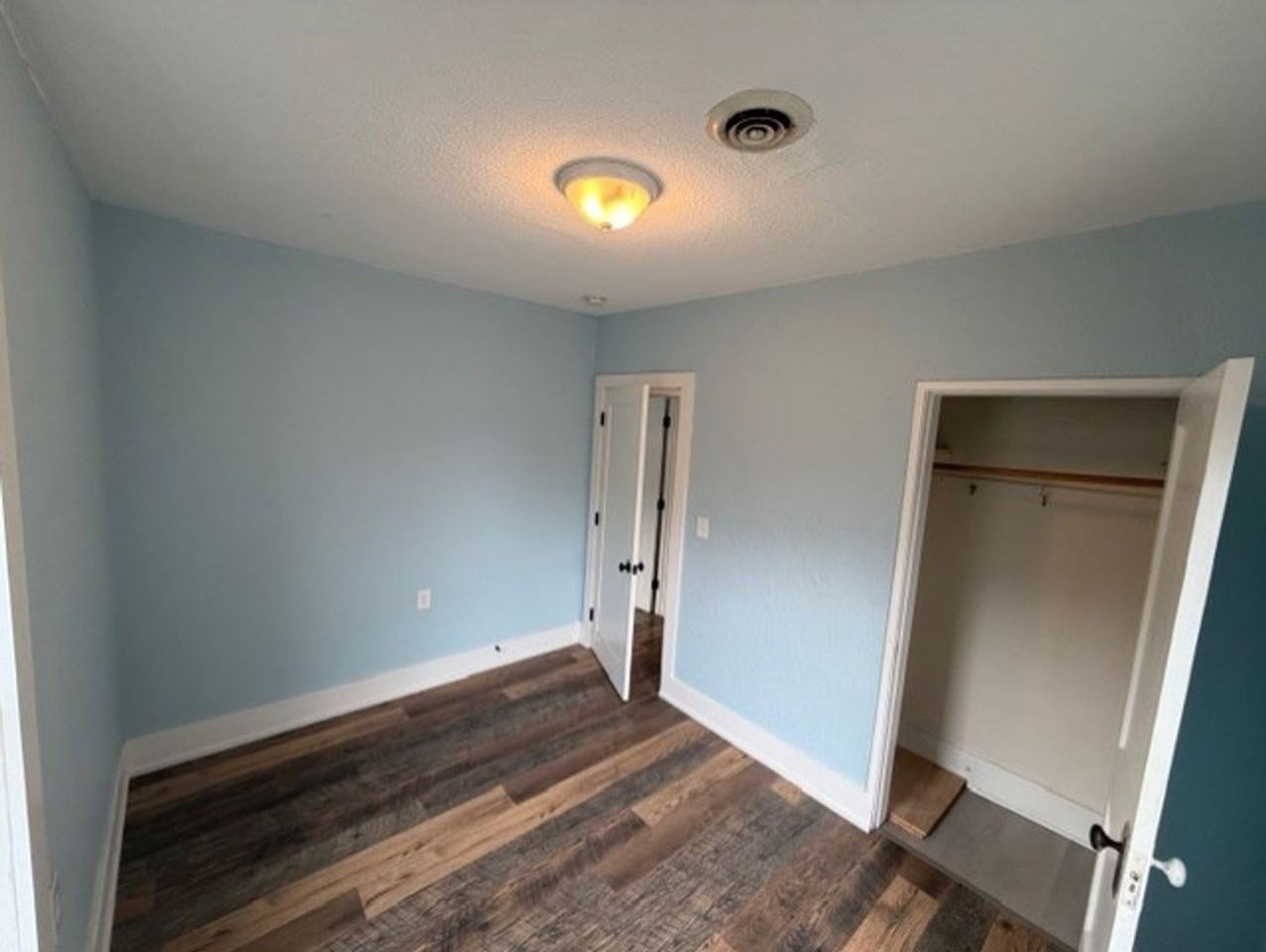 211 E Cherry St - Photo 2 of 13