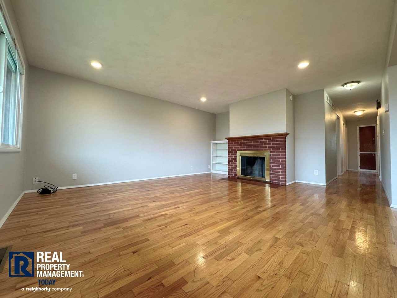 2310 N Shirley St - Photo 3 of 25