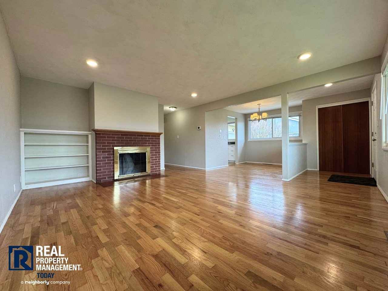 2310 N Shirley St - Photo 4 of 25