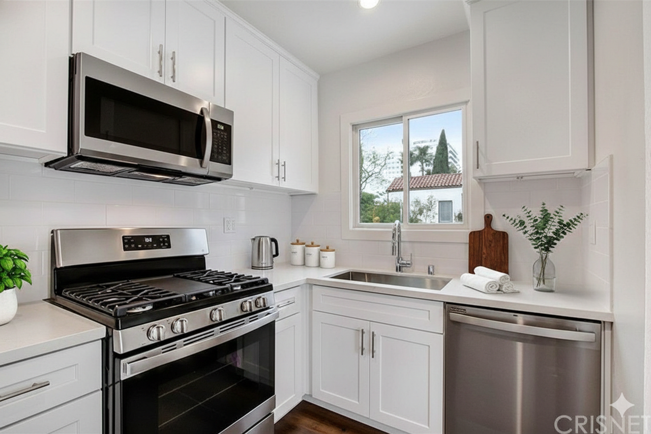 8975 Dicks St - Photo 3 of 27