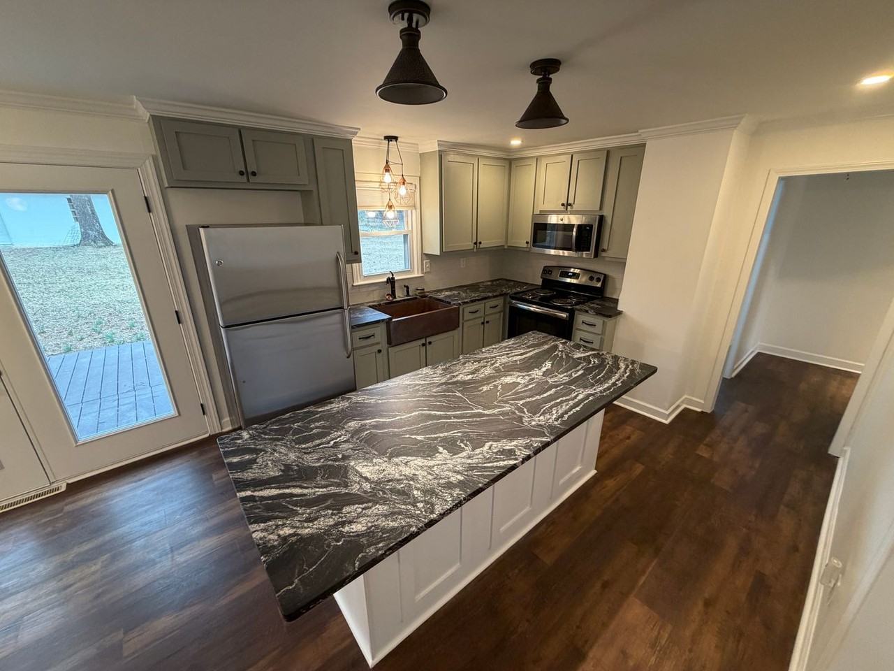 1812 Greentree Rd - Photo 5 of 33