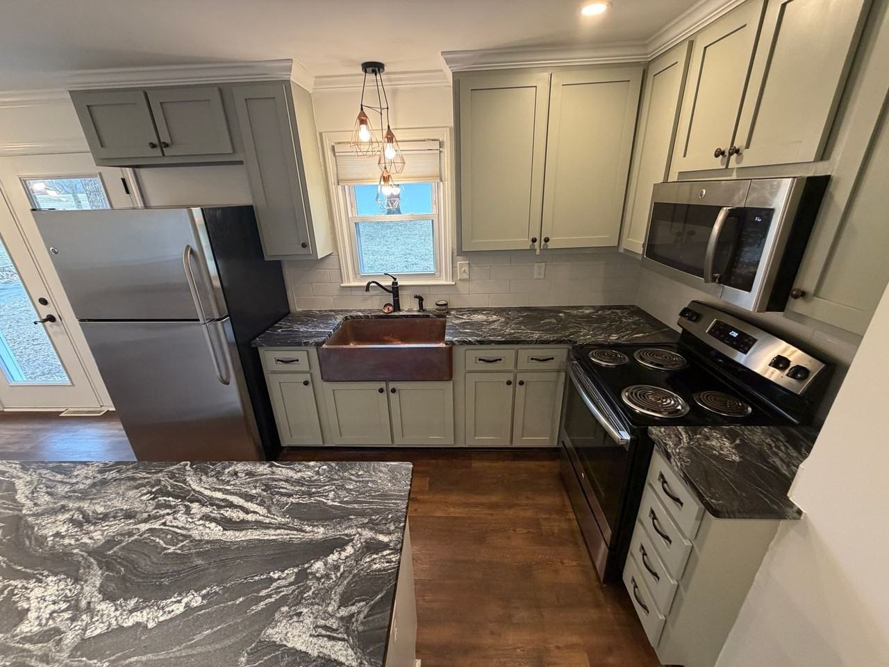 1812 Greentree Rd - Photo 6 of 33