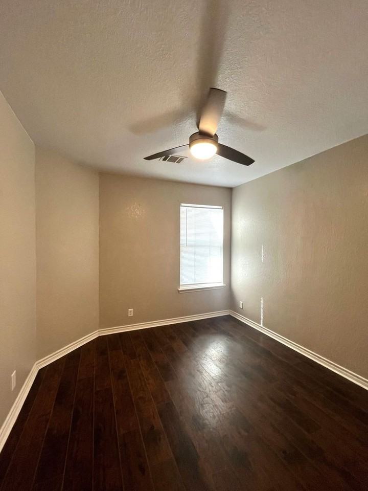 116 Harness Ln - Photo 3 of 17