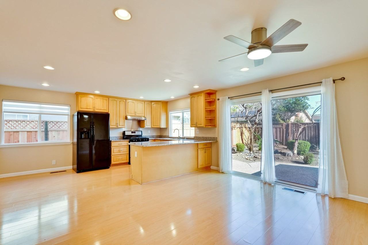 6186 Ellerbrook Way - Photo 5 of 50