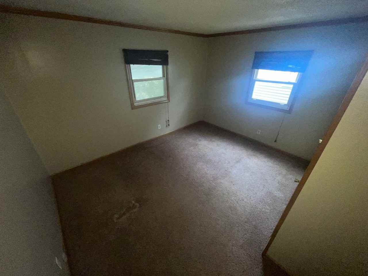 17 Ruth Ct - Photo 2 of 6