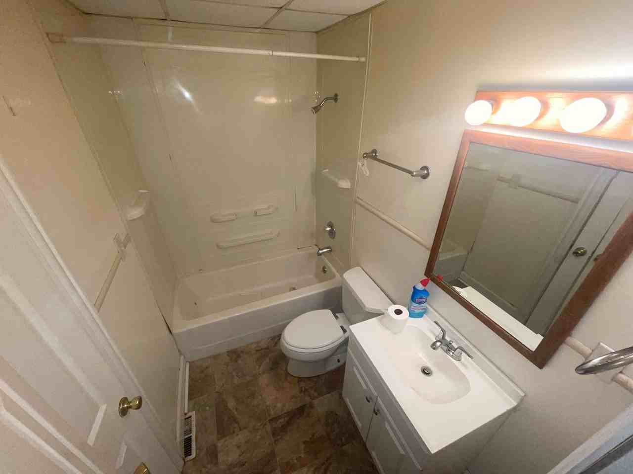 17 Ruth Ct - Photo 3 of 6