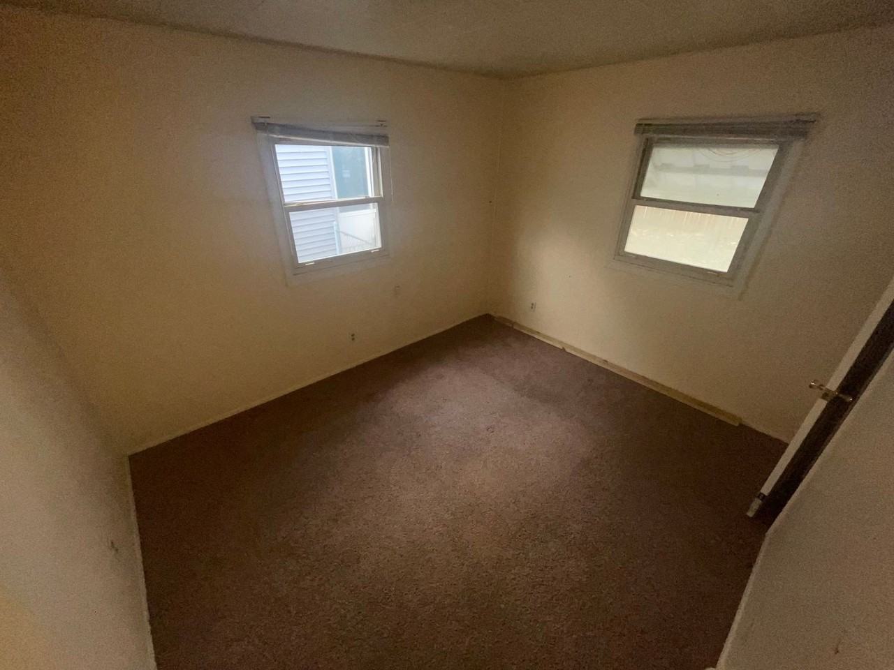 17 Ruth Ct - Photo 4 of 6