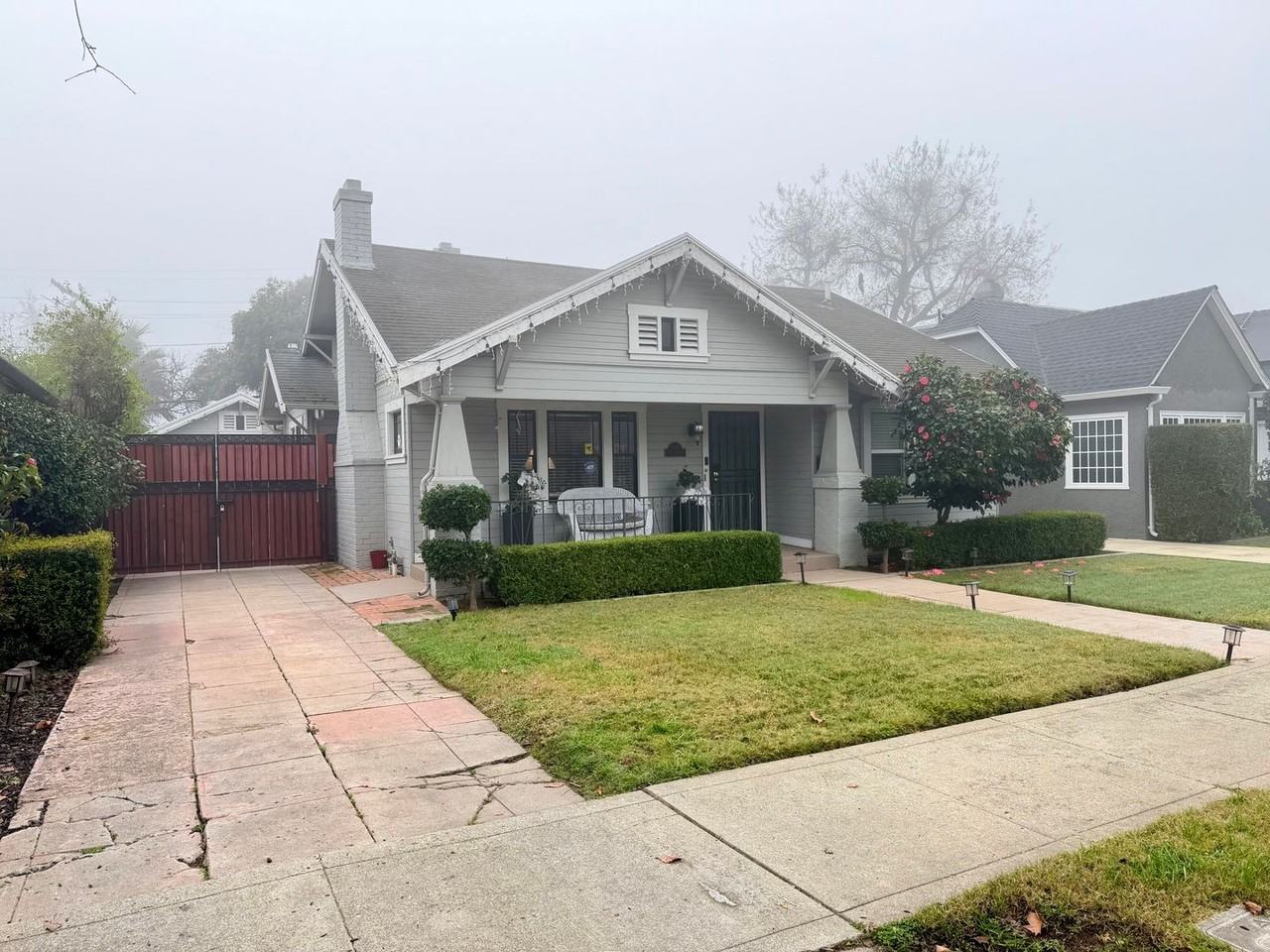 1120 W Walnut St - Photo 2 of 23