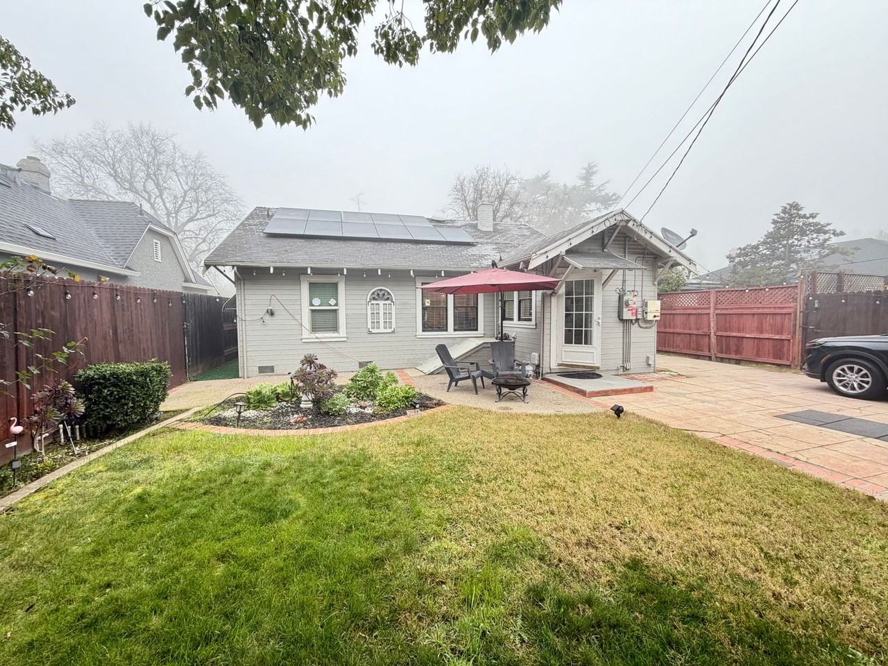 1120 W Walnut St - Photo 3 of 23