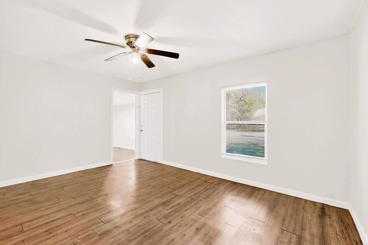 4602 4th St - Photo 5 of 35