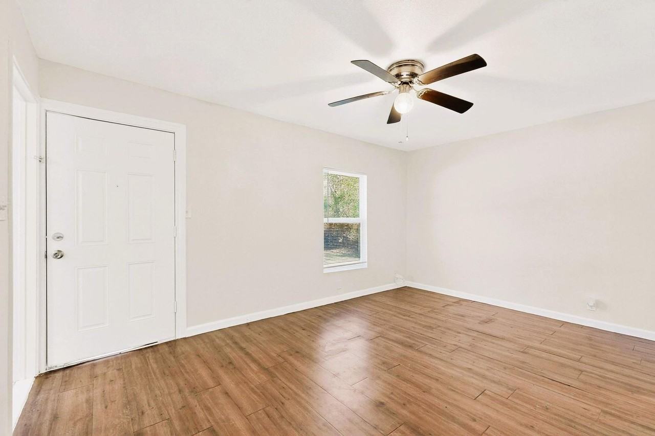 4602 4th St - Photo 6 of 35