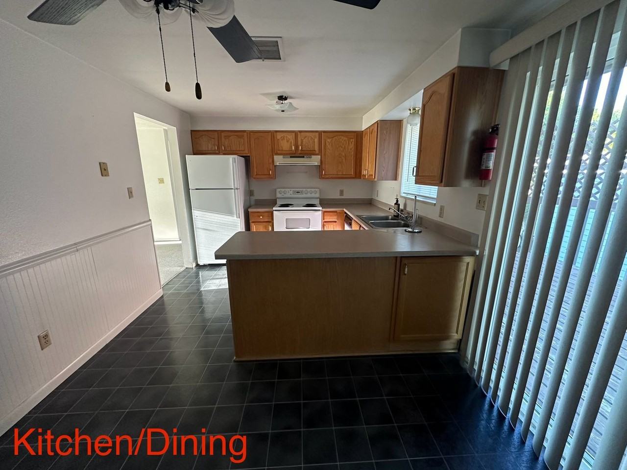 201 N Park St - Photo 3 of 17