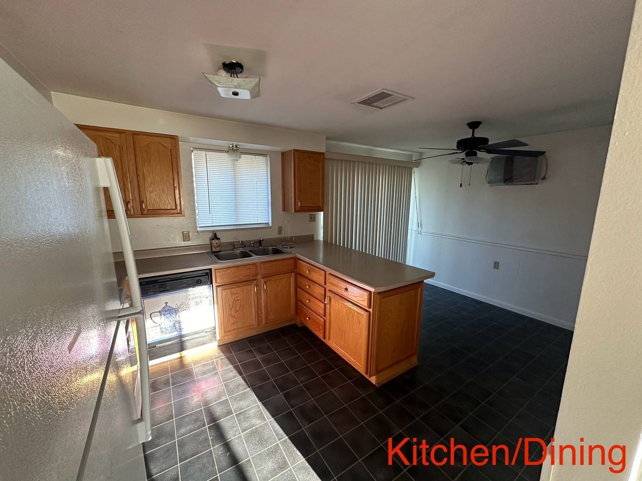 201 N Park St - Photo 4 of 17