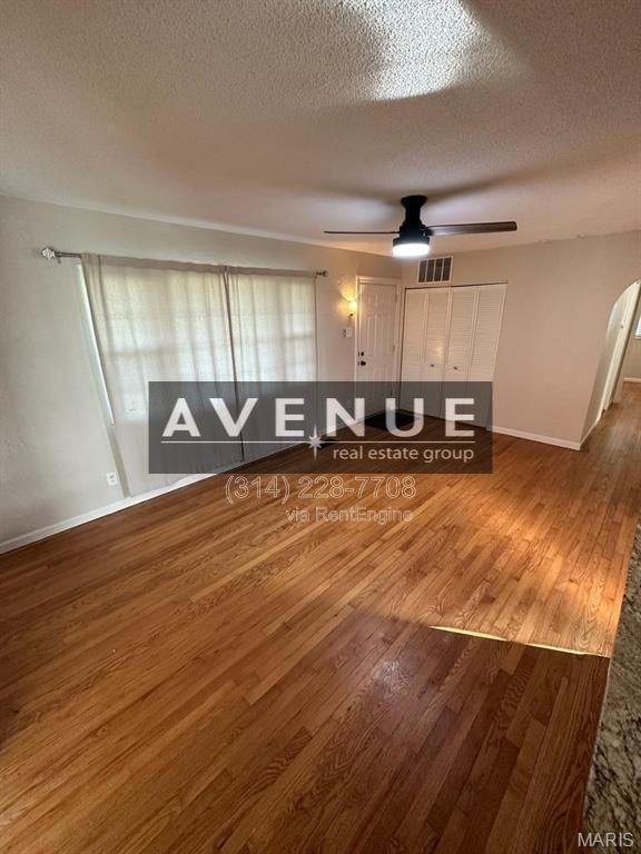 908 Center Ct - Photo 4 of 21