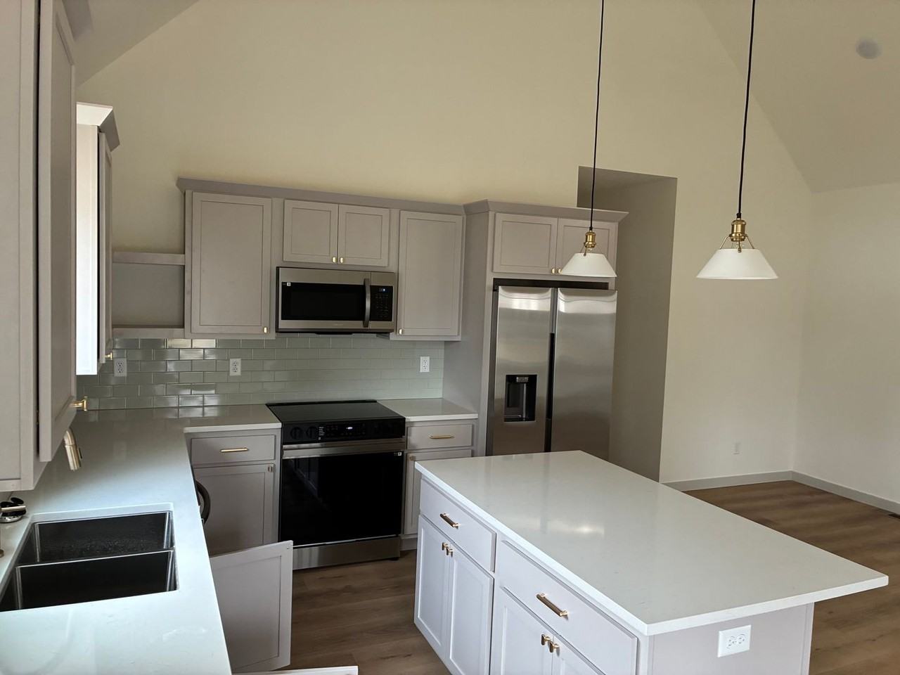 1512 W Meadowmere St - Photo 2 of 15