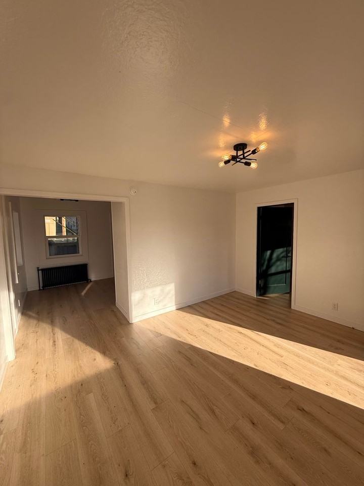 1929 Erie St #4 - Photo 3 of 9