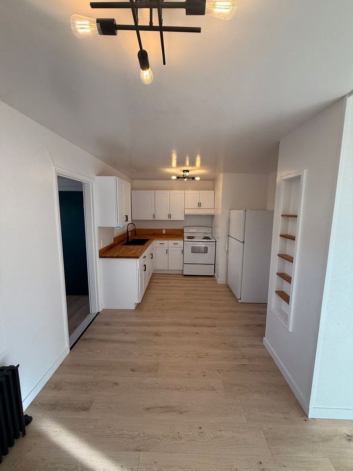 1929 Erie St #4 - Photo 4 of 9