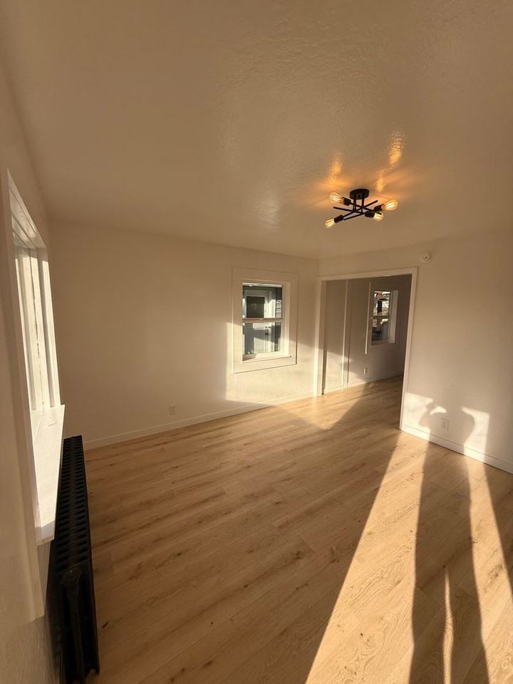 1929 Erie St #4 - Photo 5 of 9