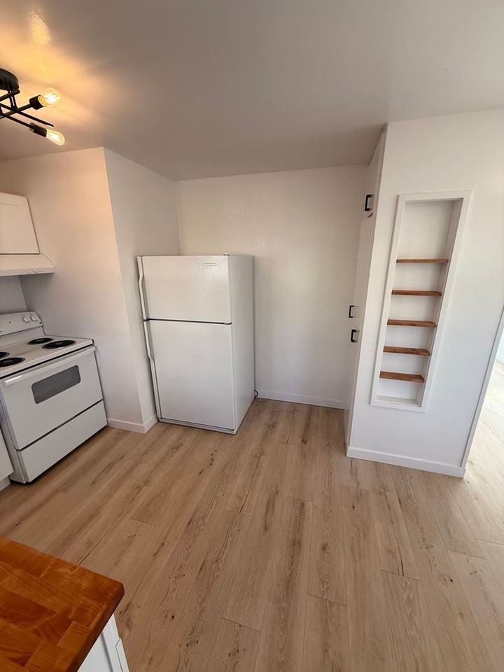 1929 Erie St #4 - Photo 6 of 9