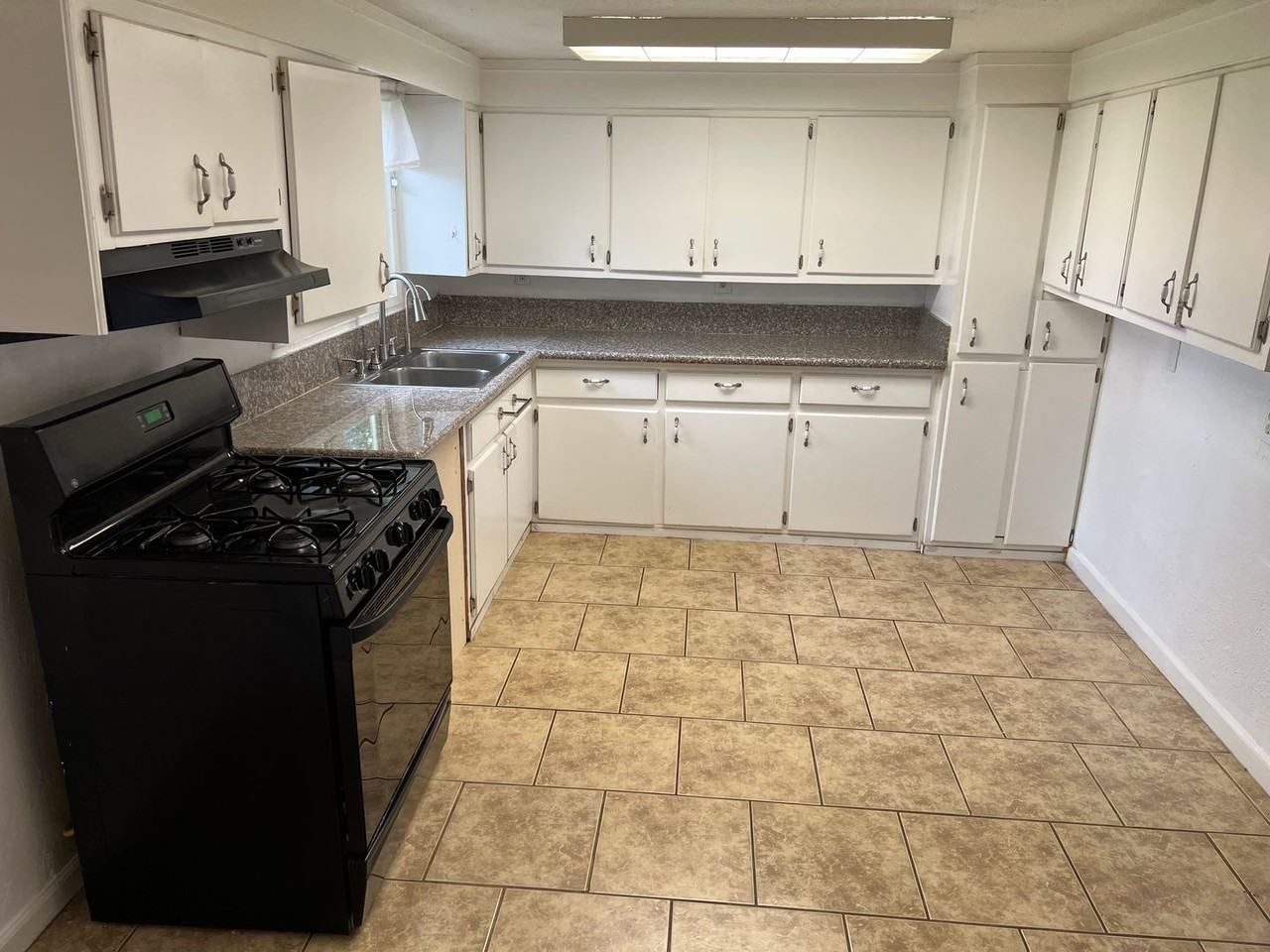 916 Castaic Ave - Photo 4 of 7