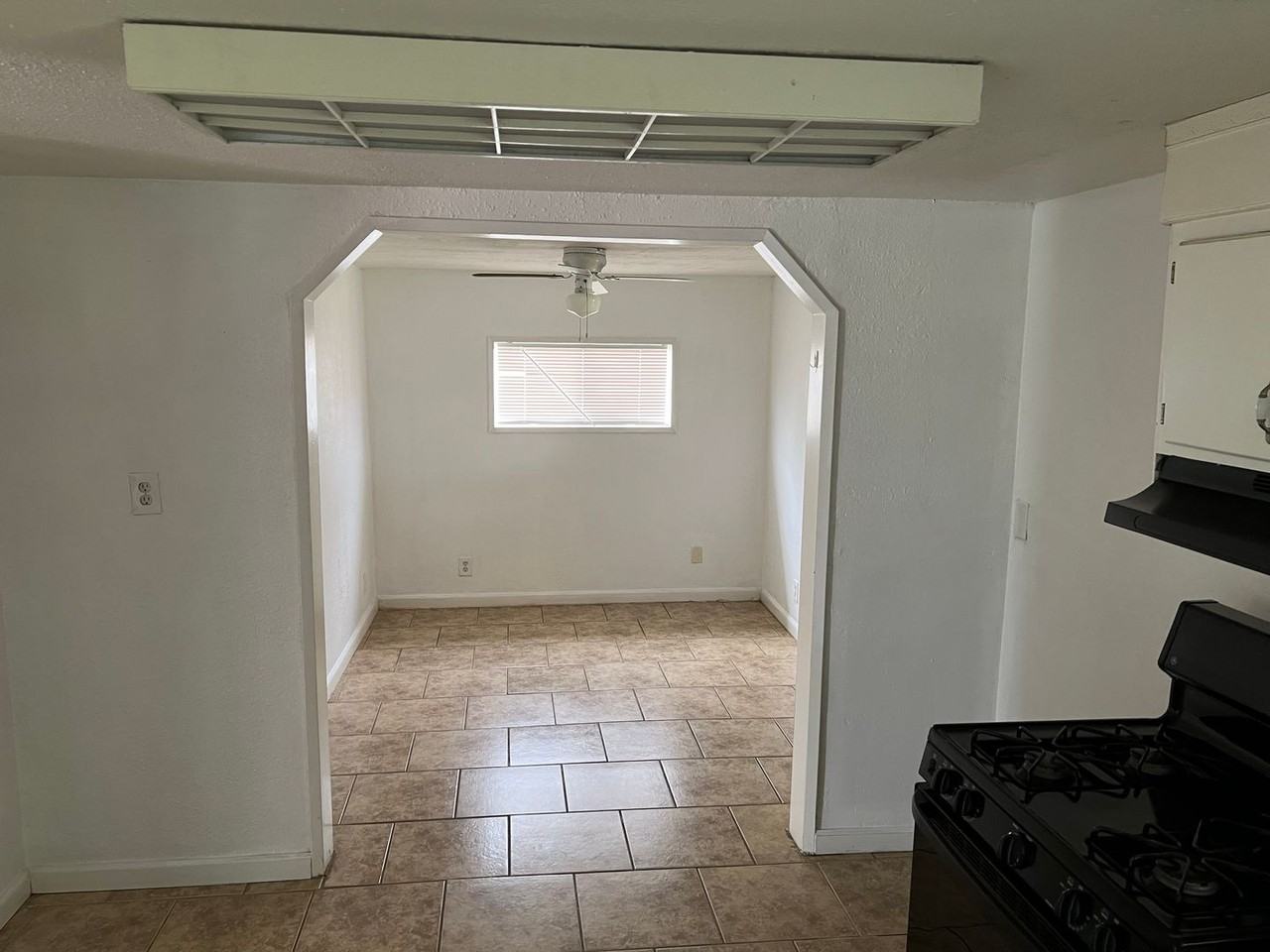 916 Castaic Ave - Photo 5 of 7