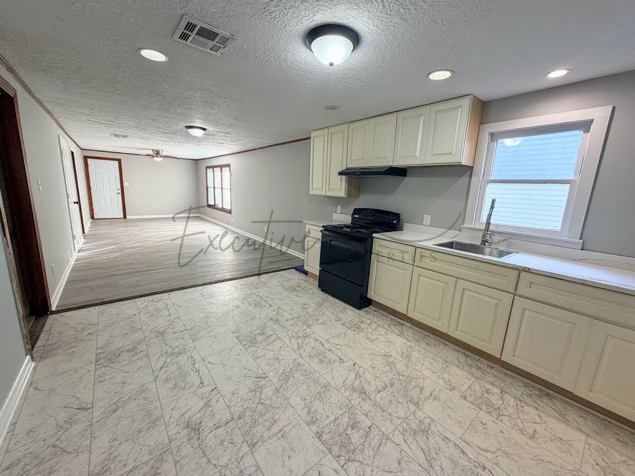 504 Fontenot Rd - Photo 2 of 17