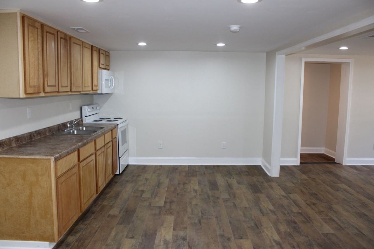 319 Silver Dollar Rd - Photo 3 of 26