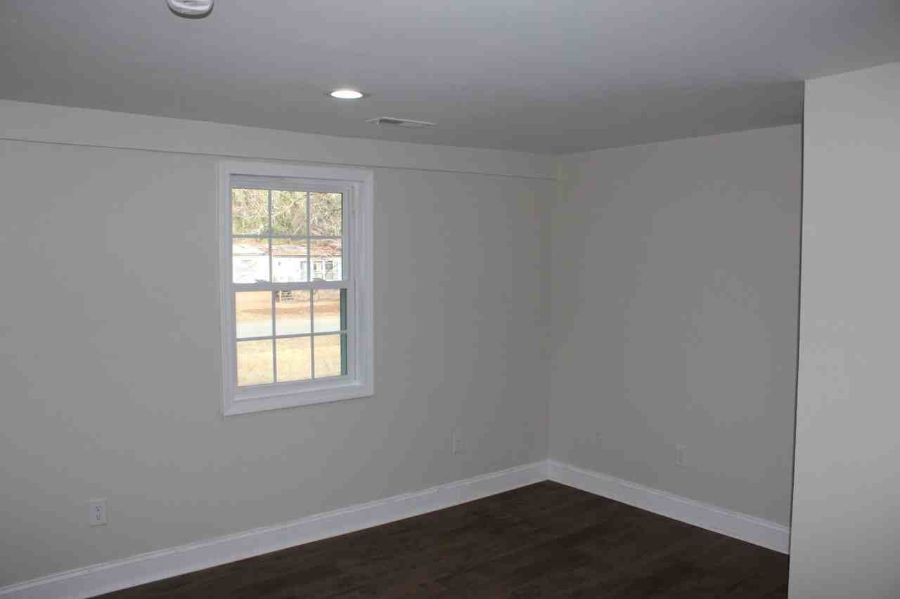 319 Silver Dollar Rd - Photo 7 of 26