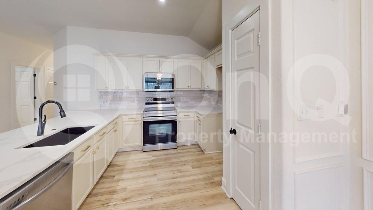 3601 Redwood Cir - Photo 5 of 22