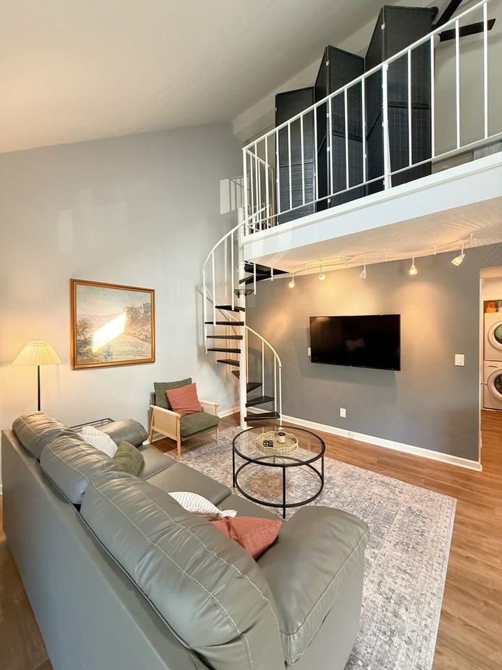 2738 Brownsboro Rd - Photo 2 of 25