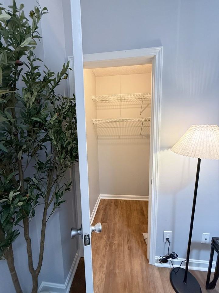 2738 Brownsboro Rd - Photo 5 of 25