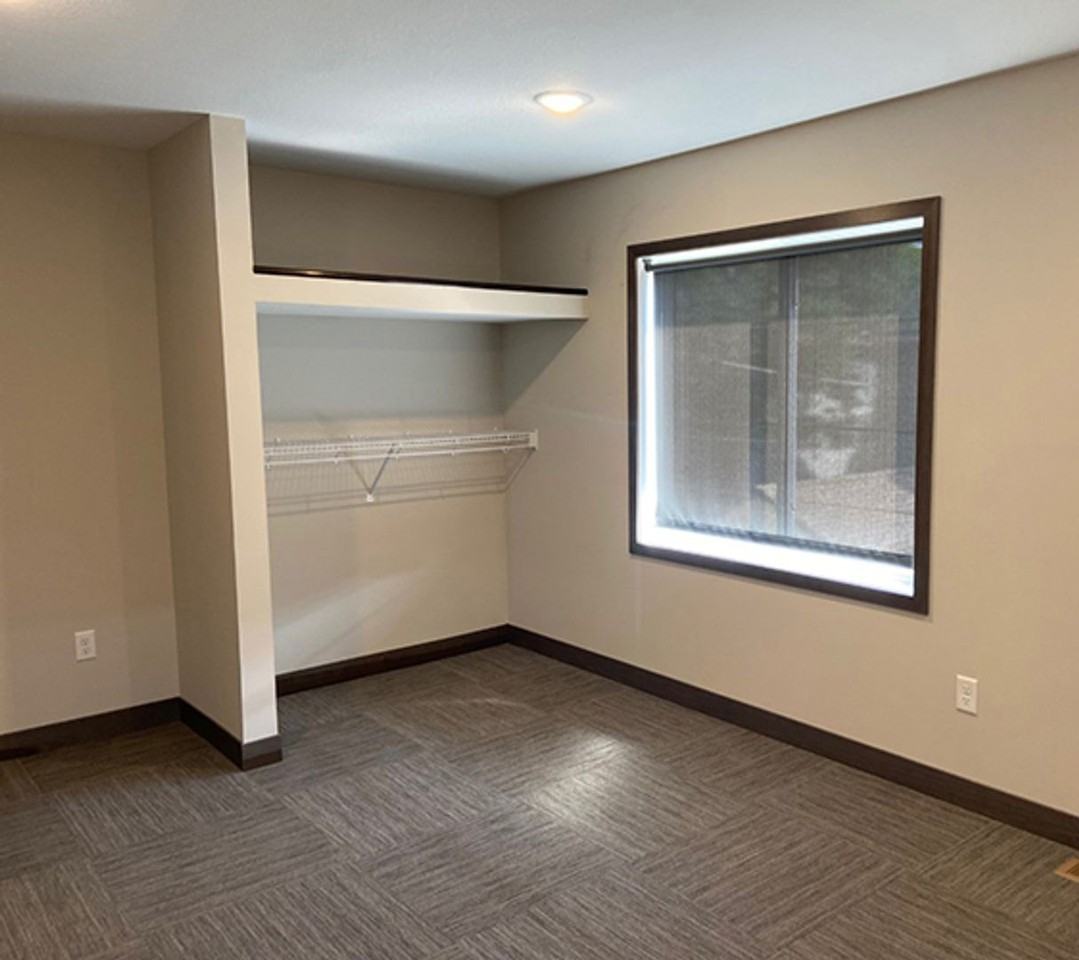 1026 12th Ave Se - Photo 7 of 9