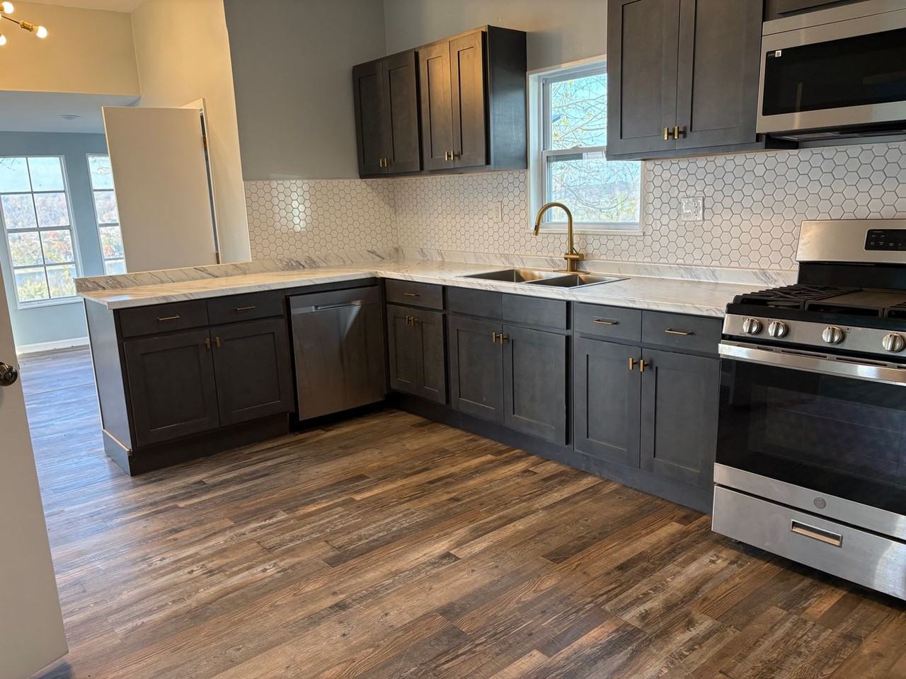 665 Blennerhassett Hts - Photo 3 of 10