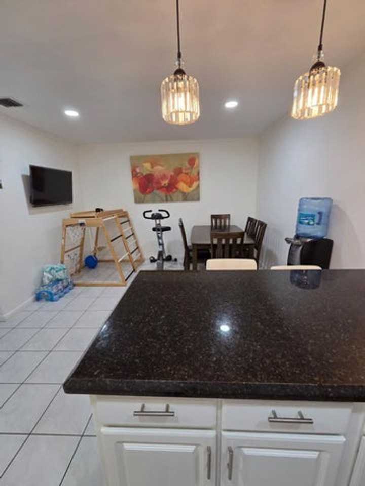 810 Sandtree Dr - Photo 2 of 25