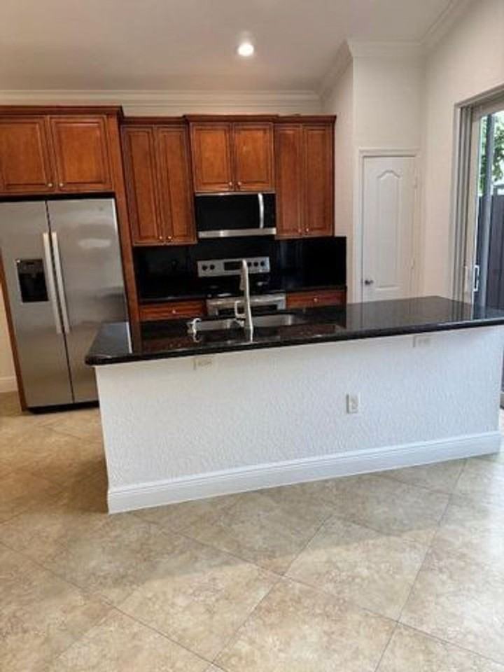 3201 Johns Pl - Photo 3 of 26