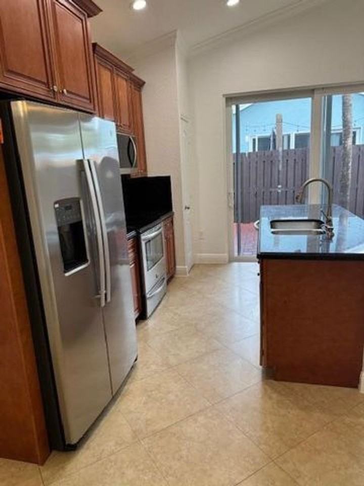 3201 Johns Pl - Photo 4 of 26