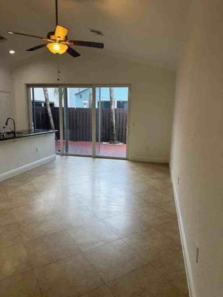 3201 Johns Pl - Photo 6 of 26