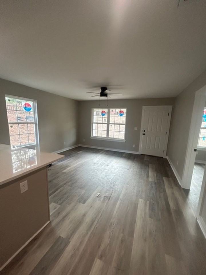 218 Botts Ave - Photo 3 of 6