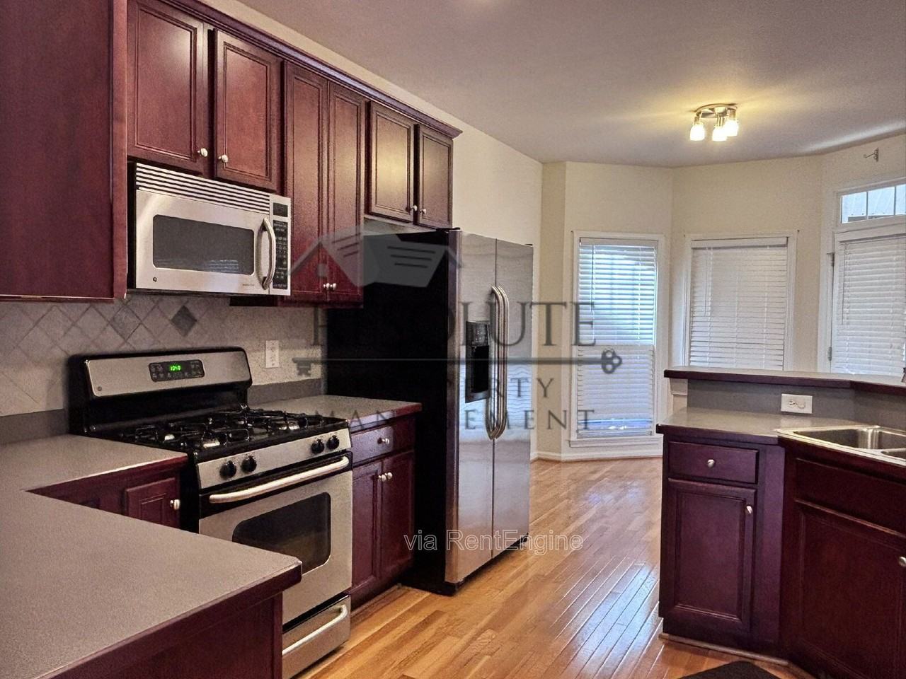 5818 Myakka Ct - Photo 3 of 32