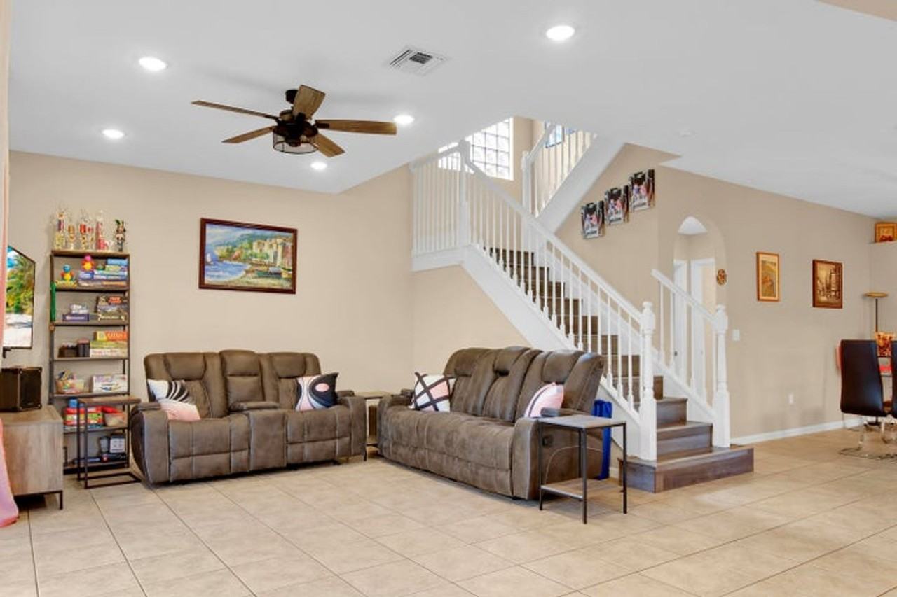 9022 Dupont Pl - Photo 4 of 23