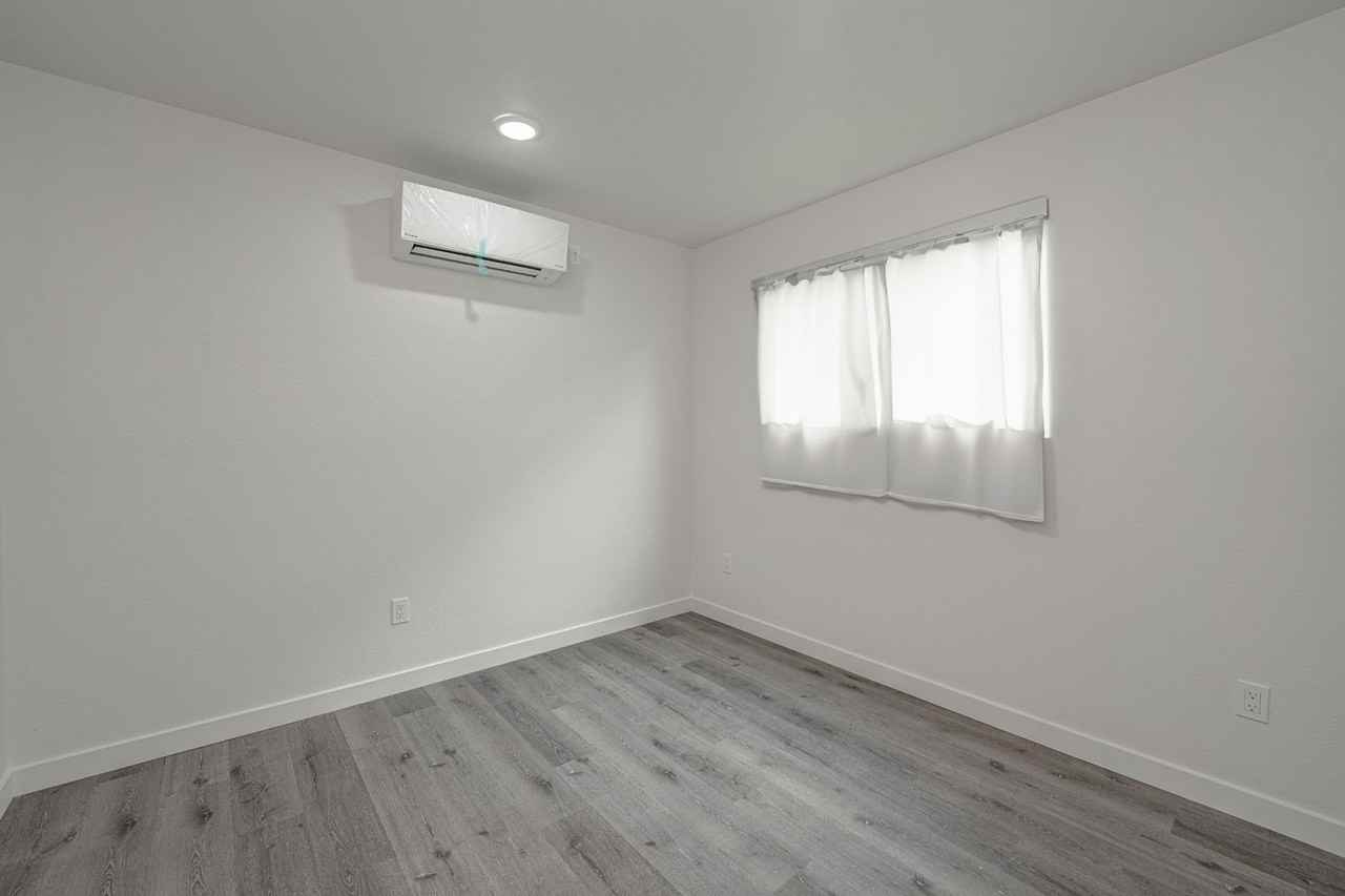 250 E 79th St - Photo 3 of 5