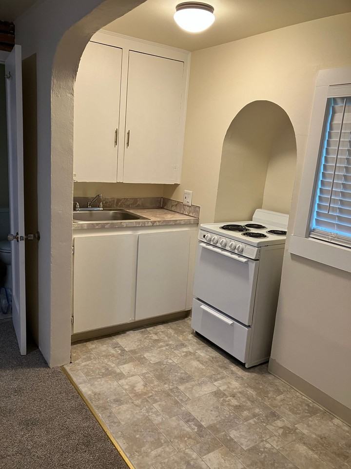 803 North Main Street In Ashland OR. 1 Bedroom 1 Bathroom Apt #4 & #11 - Photo 2 of 15