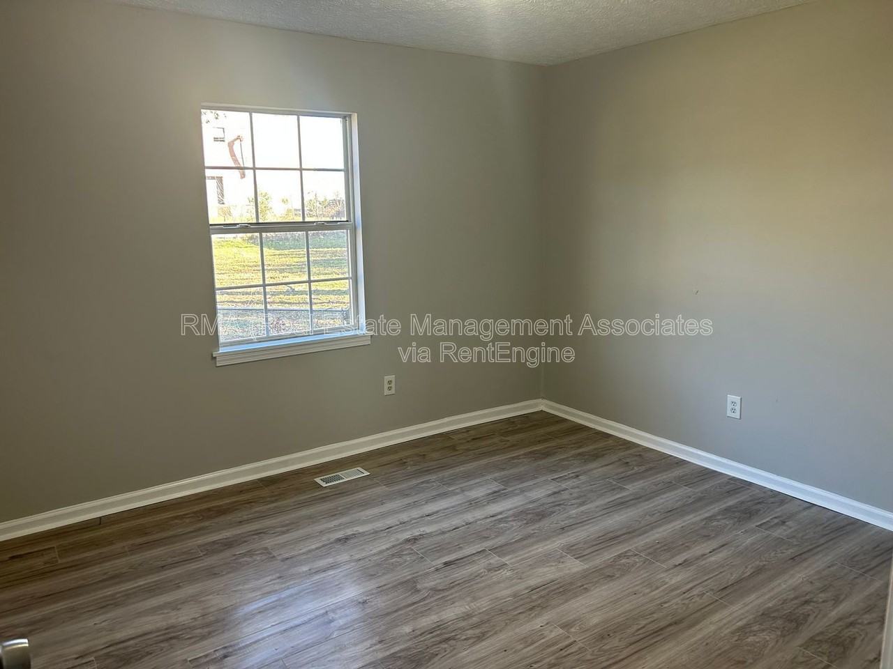 214 W Central Ave - Photo 4 of 10