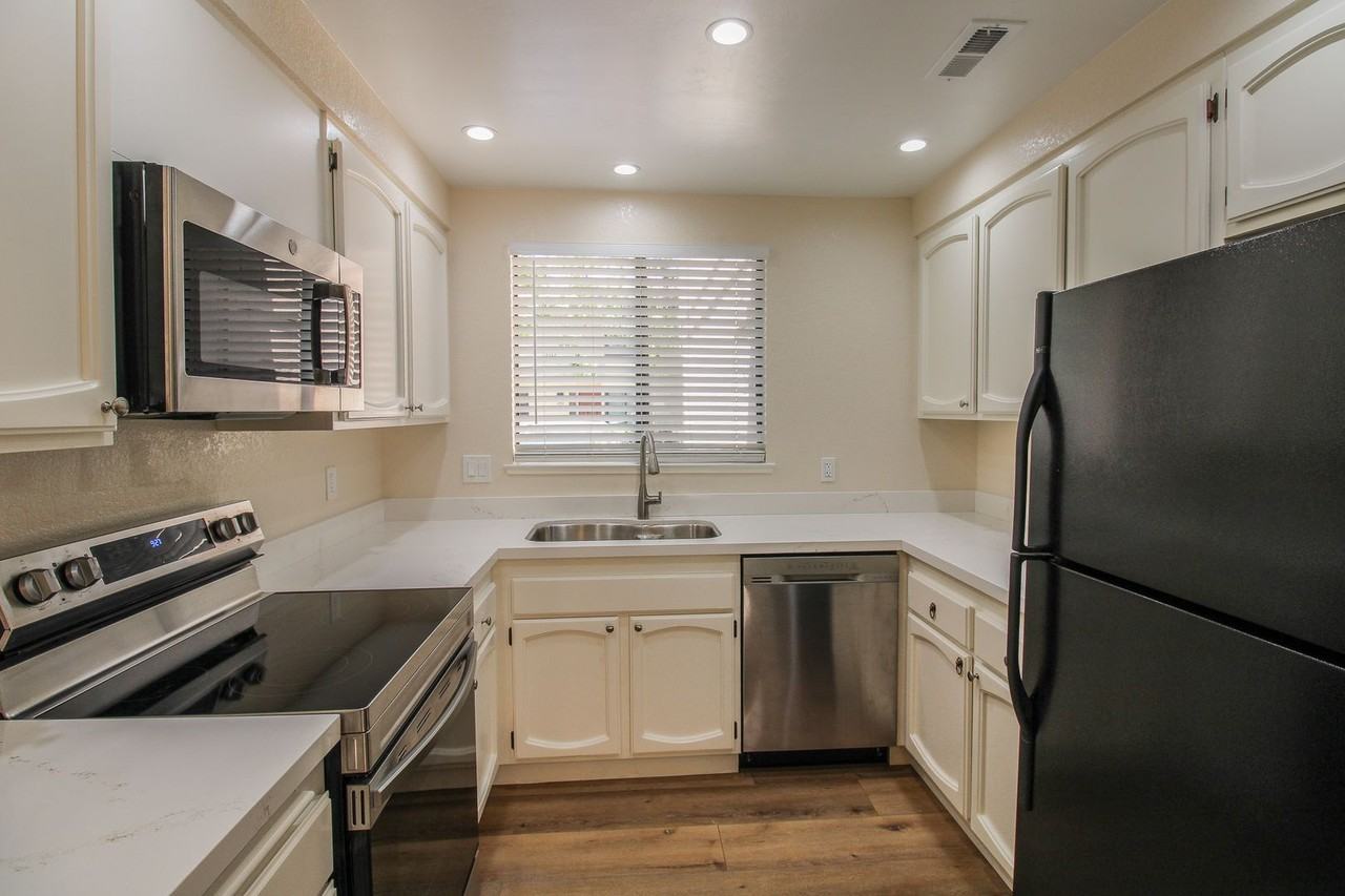 528 Hathway Ave #B - Photo 7 of 16